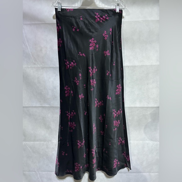 Quince Dresses & Skirts - NWOT Quince Washable 100% Silk Black Midi Skirt Purple Floral Womens M Going Out